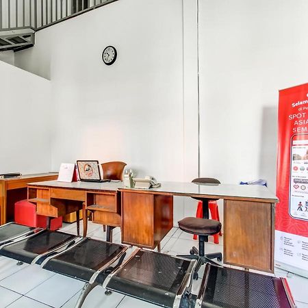 Oyo Life 91374 Asia Stay Semarang Syariah Esterno foto