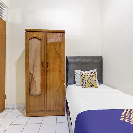 Oyo Life 91374 Asia Stay Semarang Syariah Esterno foto