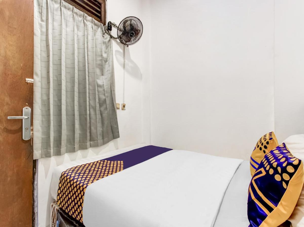 Oyo Life 91374 Asia Stay Semarang Syariah Esterno foto